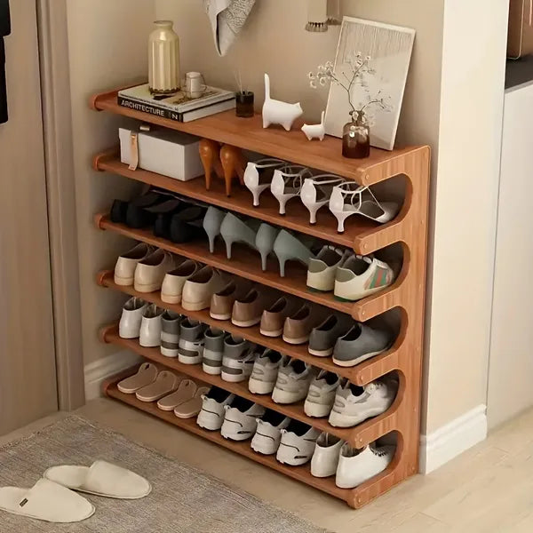 Six-level shoe storage arrangement in a hallway